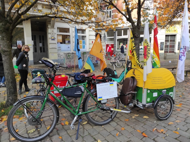 20221112 hh 640 Umweltkampftag Hamburg Umweltkaempfer mit geschmueckten Fahrraedern